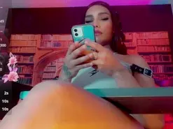 Amateur Sex Cam of emeli_roushot