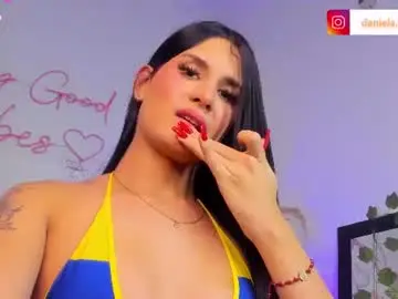 Chaturbate Best live sex cam show of miadaniella__