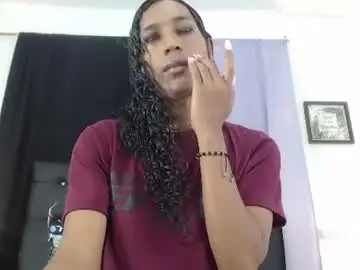 Chaturbate Live Sex Cam of mia_hiills