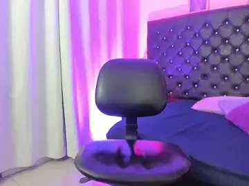 Stripchat Live Sex Cam of BellaRoge