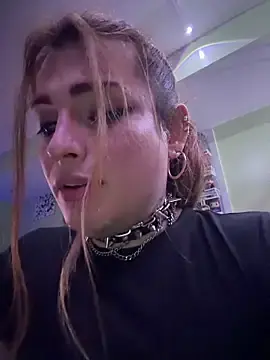 Stripchat Free Live Porn of UrHellBri-L
