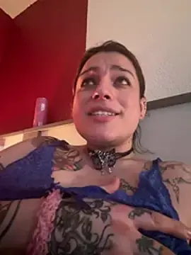 Stripchat Sex Cam of UrHellBri-L