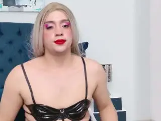 Xlovecam Free Live Porn of CinthiaFire